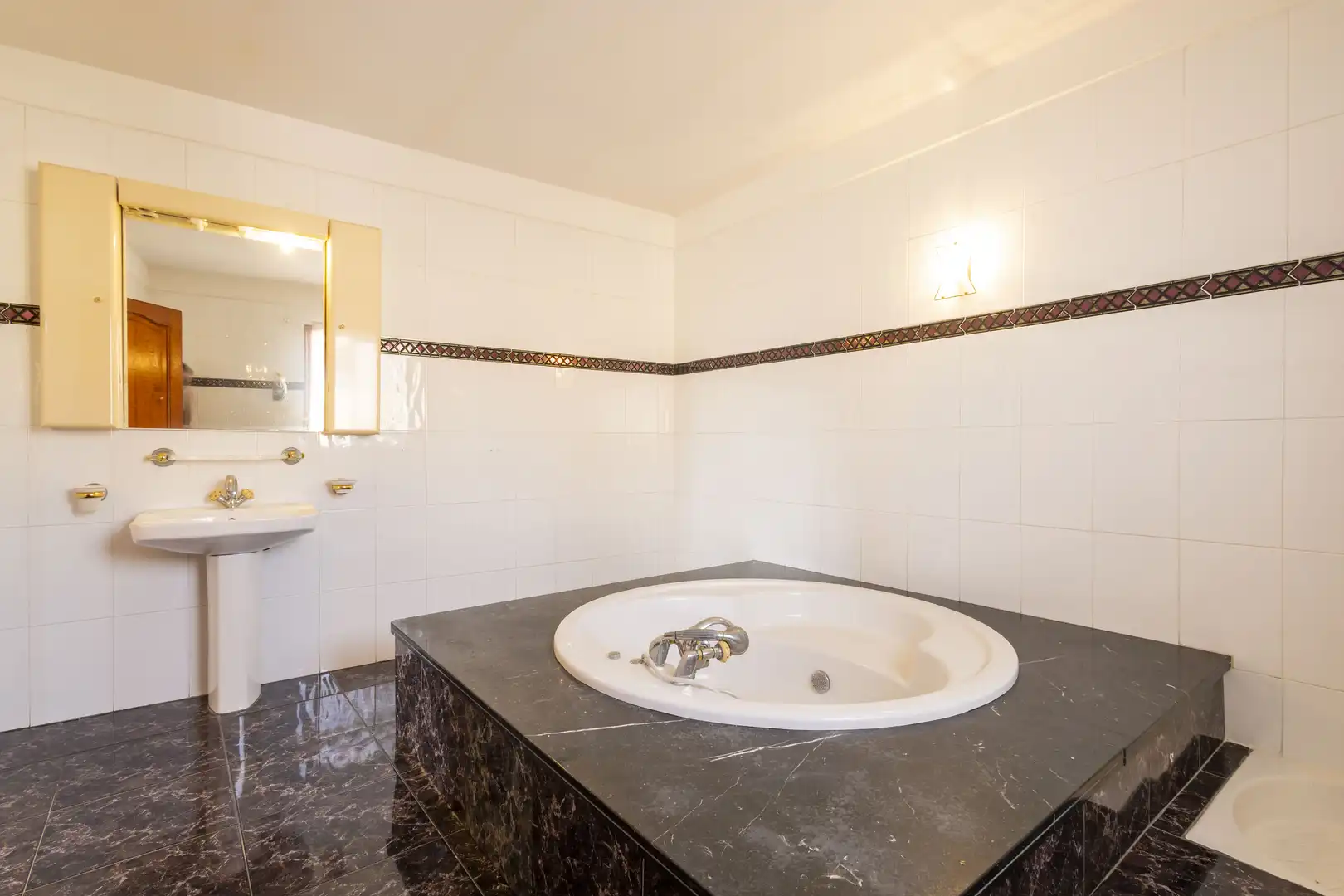 Badezimmer von Einfamilien-Reihenhaus zum Verkauf in Los Realejos mit Privatgarten, Terrasse und Abstellraum