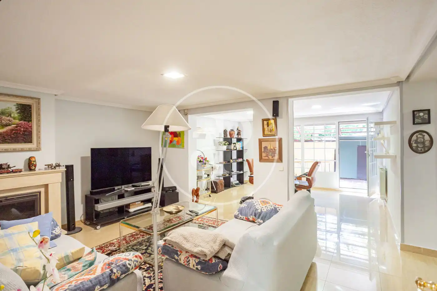Sala d'estar de Casa adosada en venda en Madrid amb Aire condicionat, Calefacció i Jardí privat