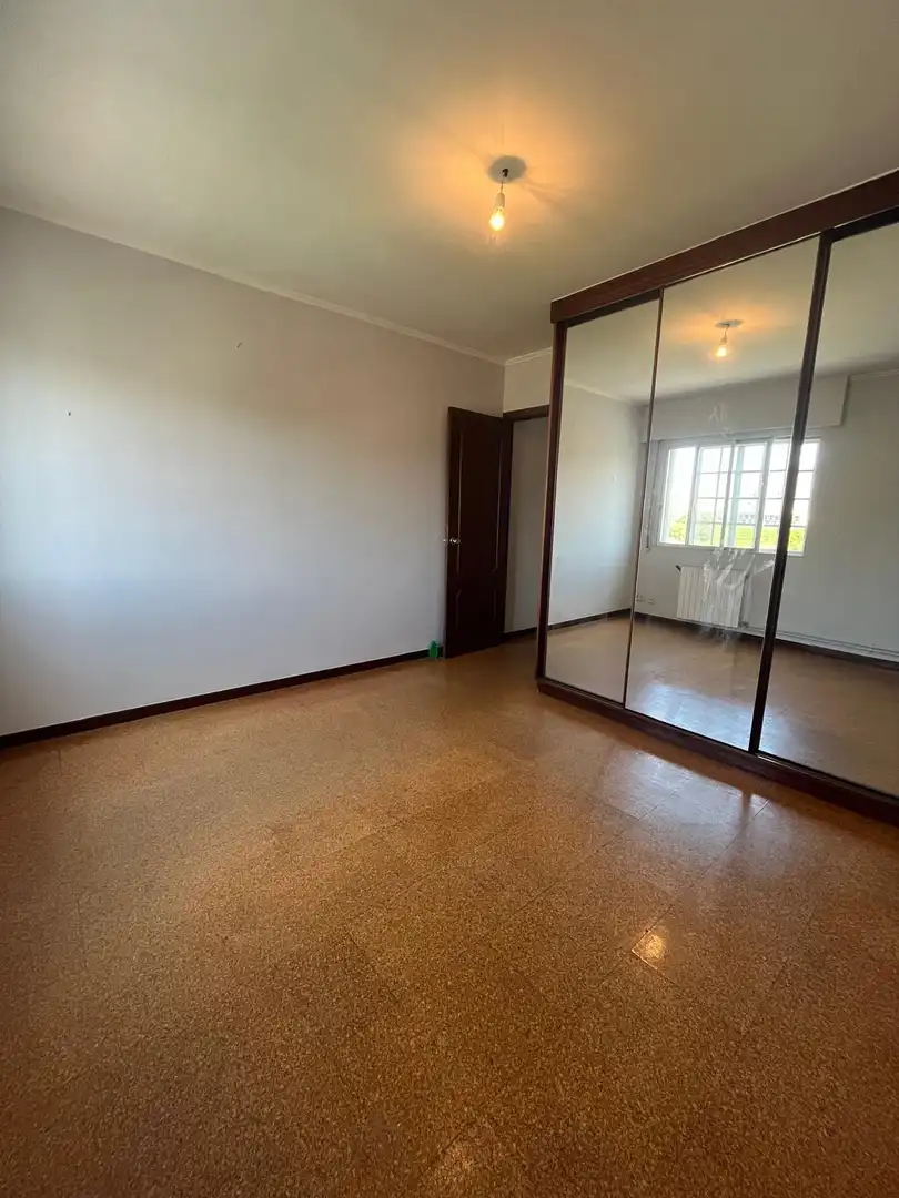 Dormitori de Casa o xalet en venda en A Coruña Capital  amb Calefacció i Traster