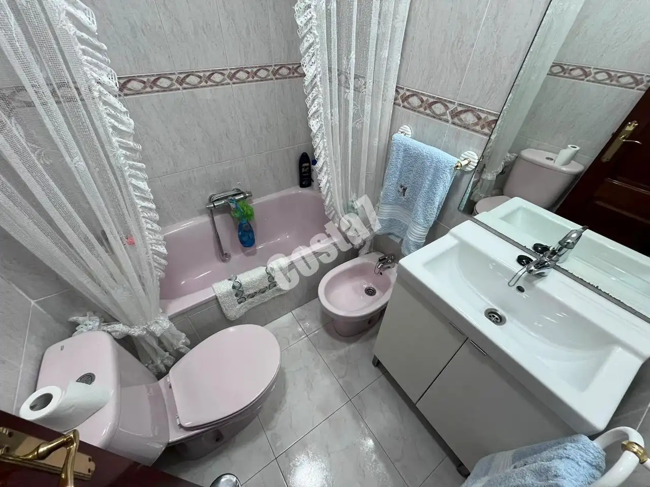 Badezimmer von Wohnung zum Verkauf in Noja mit Terrasse