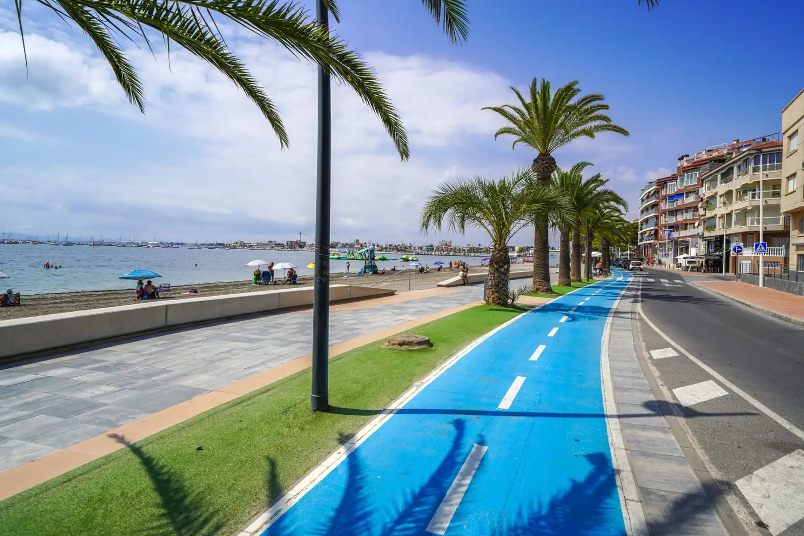 Vista exterior de Casa o xalet en venda en San Pedro del Pinatar amb Aire condicionat