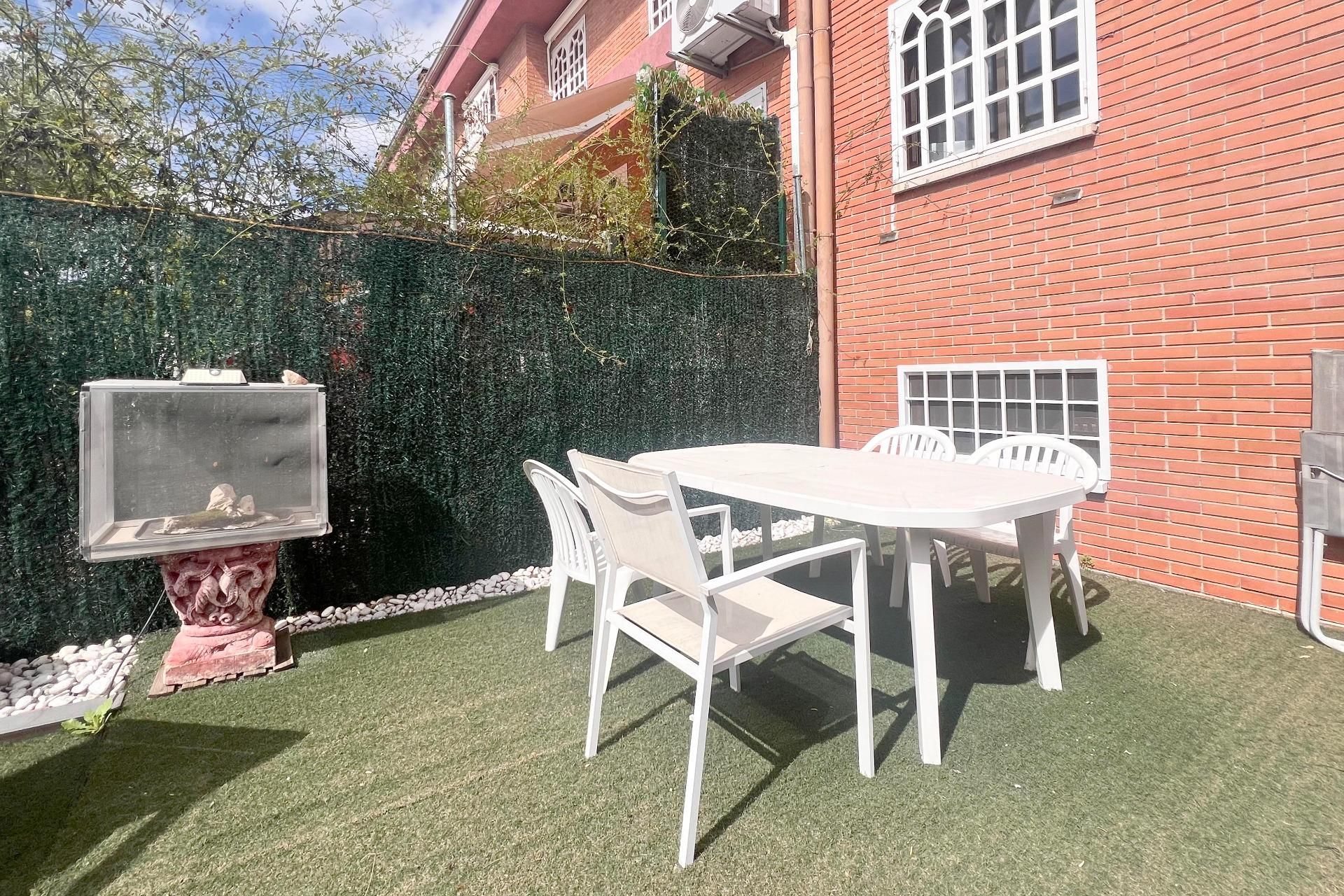 Terraza de Casa adosada en venta en Móstoles con Aire acondicionado, Calefacción y Jardín privado