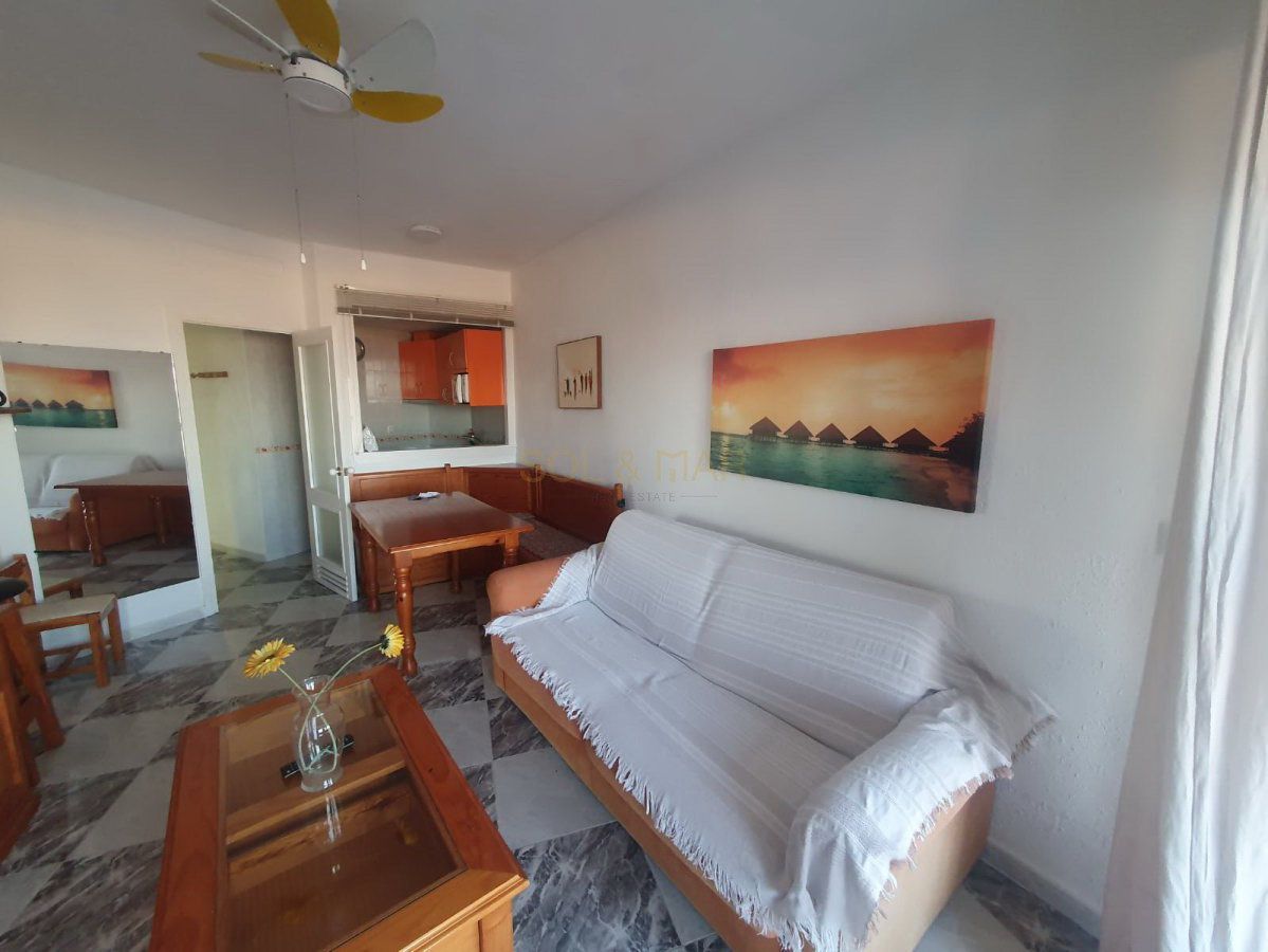 Sala d'estar de Estudi de lloguer en Torremolinos amb Aire condicionat i Piscina comunitària