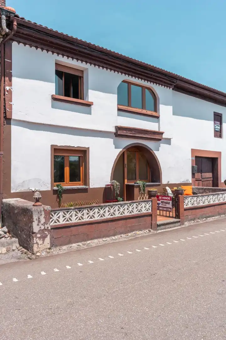 Vista exterior de Casa o chalet en venta en Sariego con Calefacción, Terraza y Amueblado