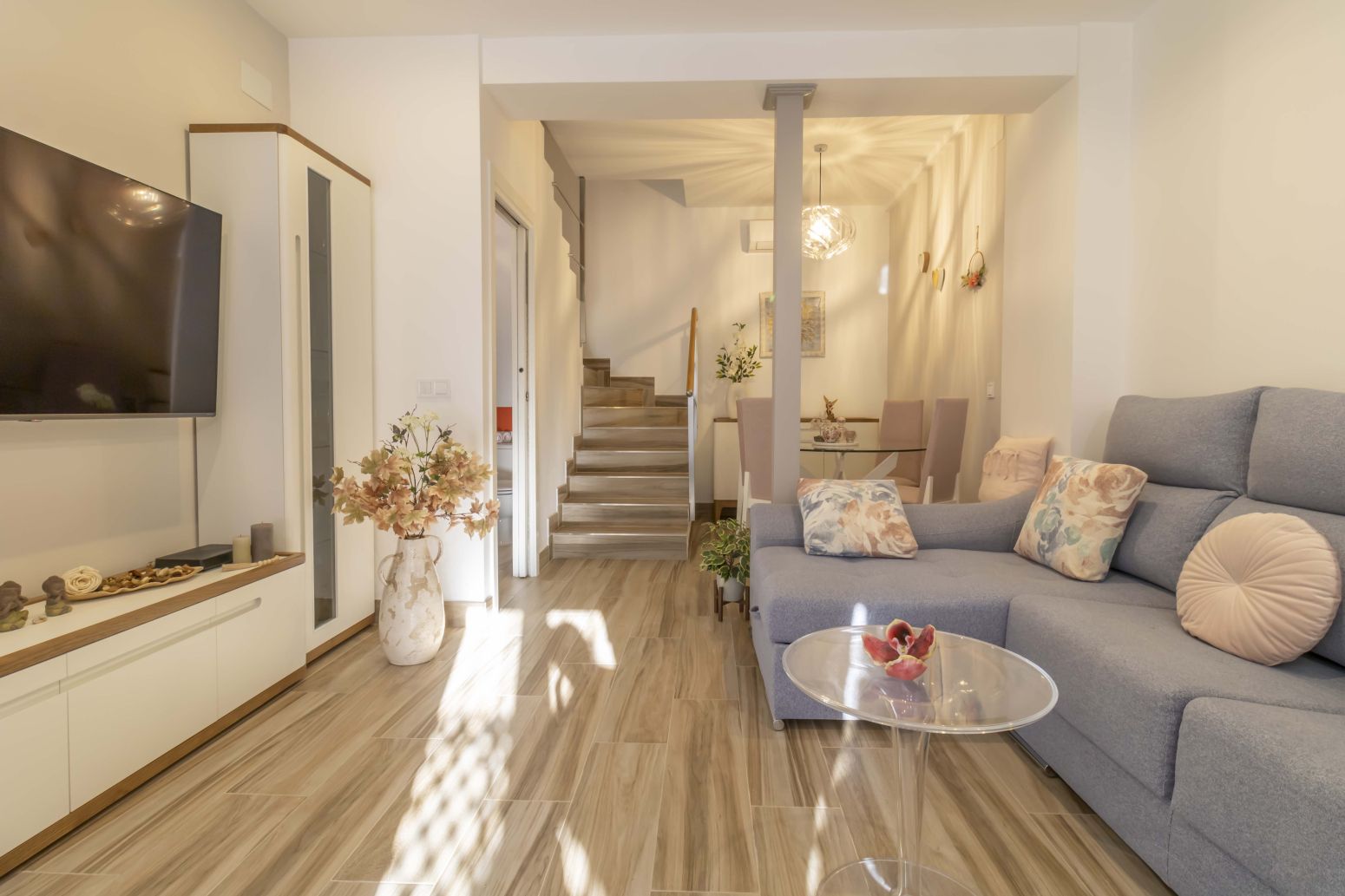 Living room of Single-family semi-detached for sale in  Sevilla Capital  with Air Conditioner, Heating and Terrace