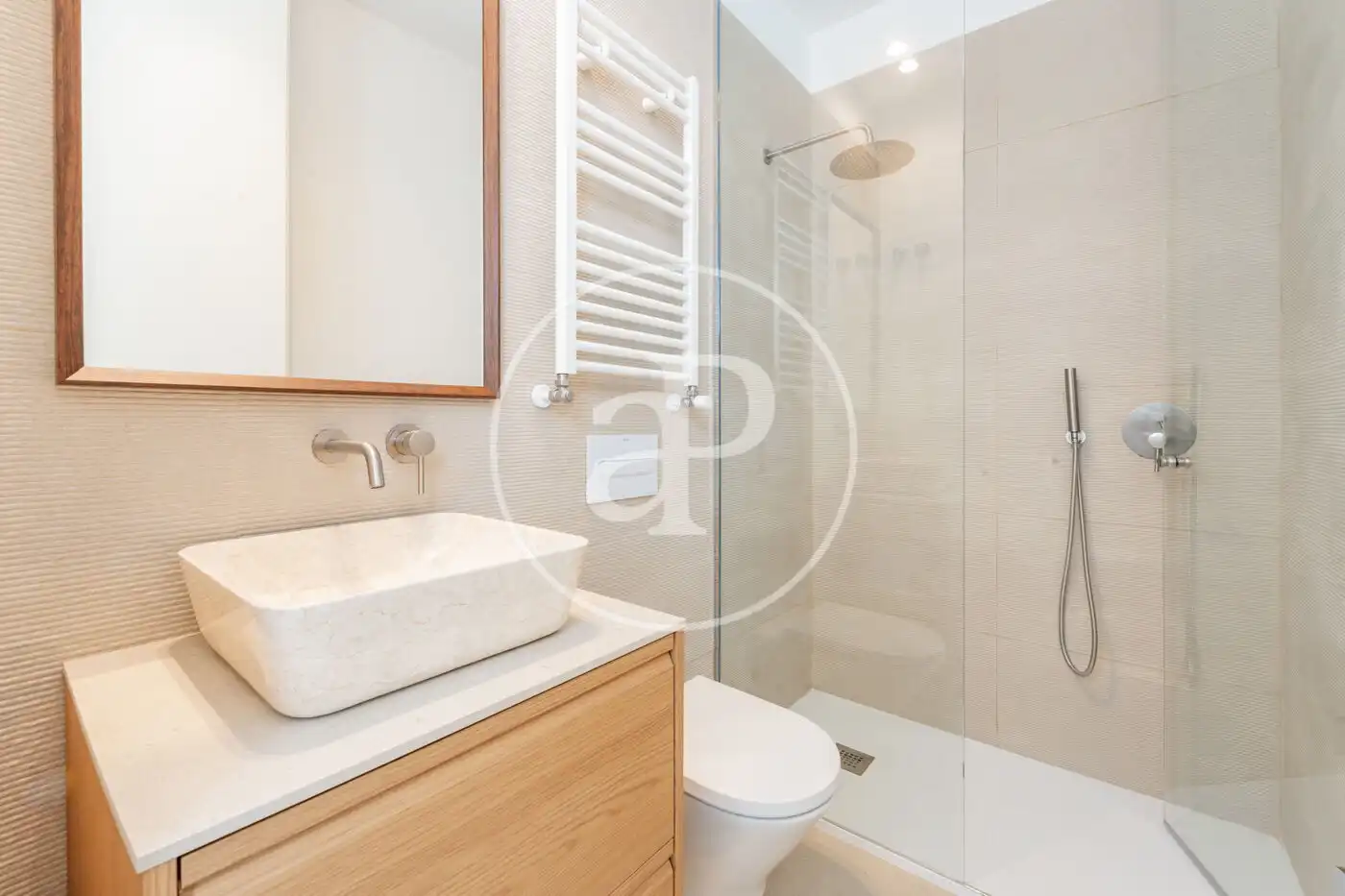 Badezimmer von Wohnung zum Verkauf in Madrid mit Klimaanlage, Heizung und Möbliert