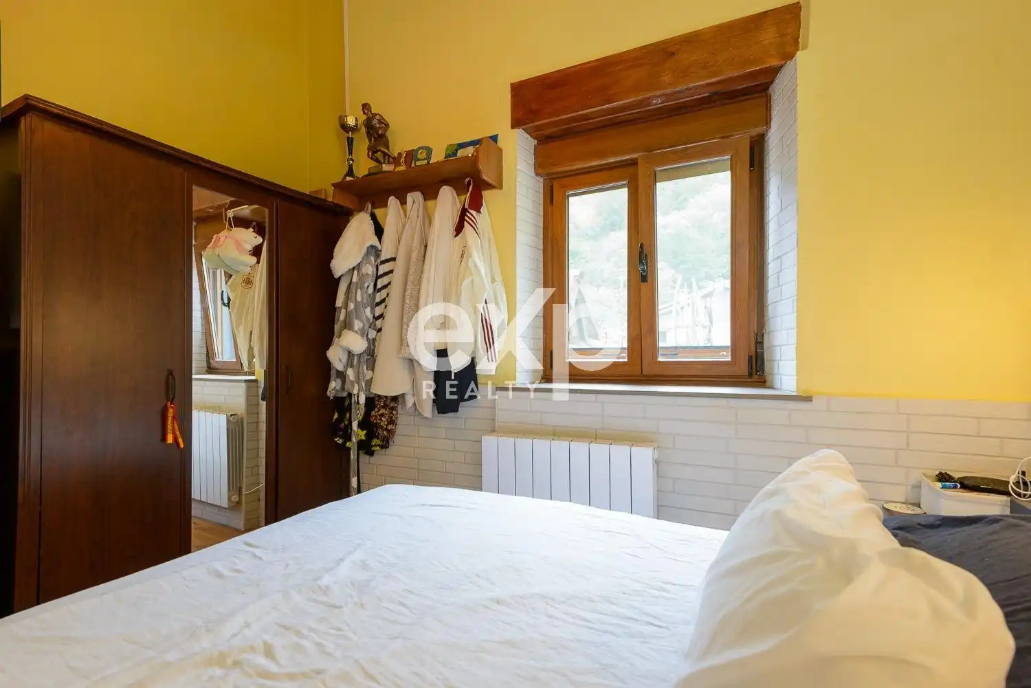 Dormitori de Casa o xalet en venda en Lena amb Calefacció, Jardí privat i Terrassa