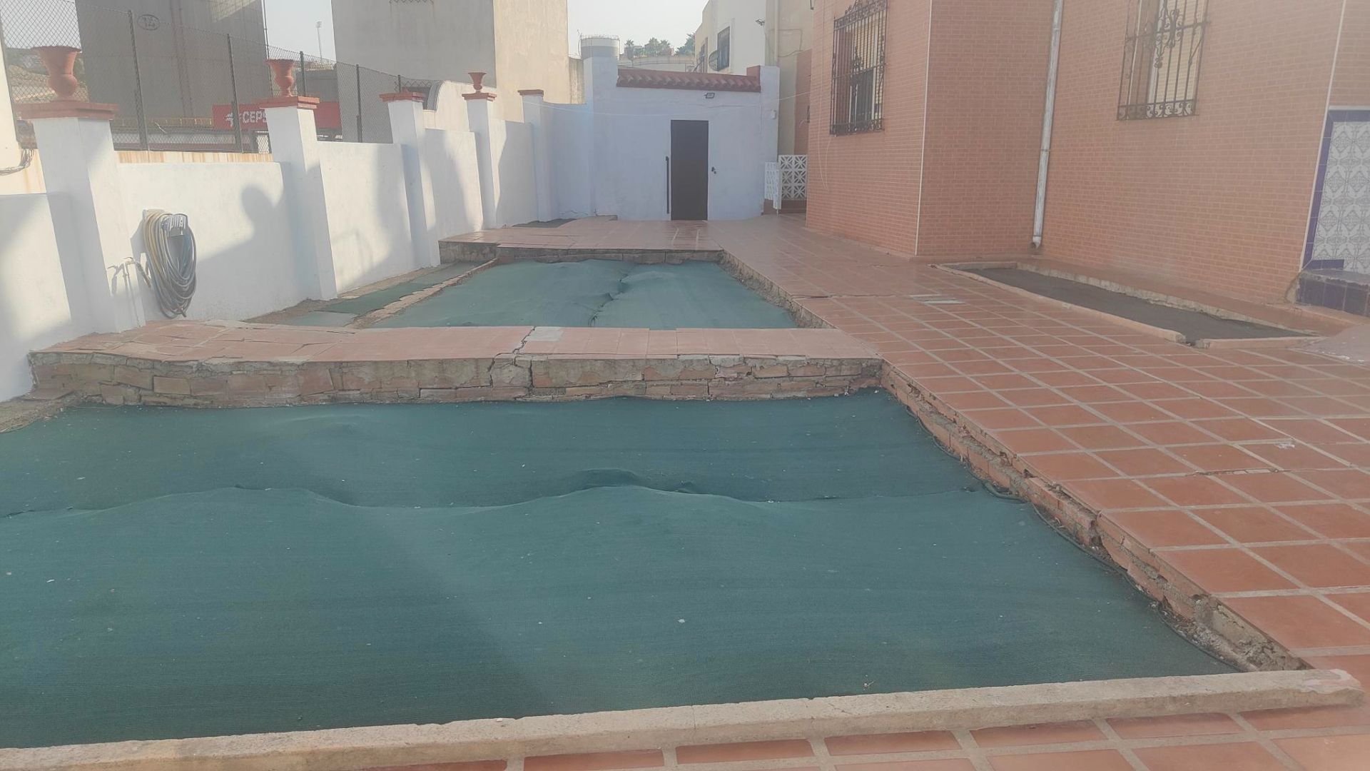 Piscina de Casa o xalet en venda en  Ceuta Capital amb Jardí privat, Terrassa i Moblat