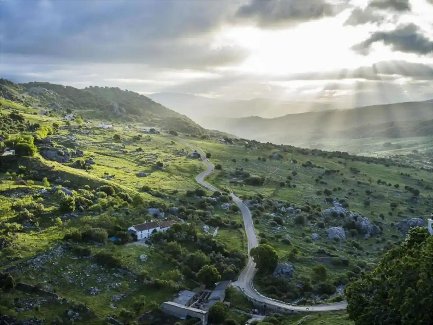 Vista exterior de Finca rústica en venda en Grazalema amb Jardí privat i Moblat