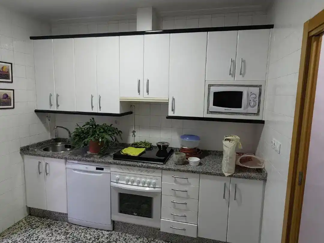 Cuina de Casa adosada en venda en Cáceres Capital amb Aire condicionat