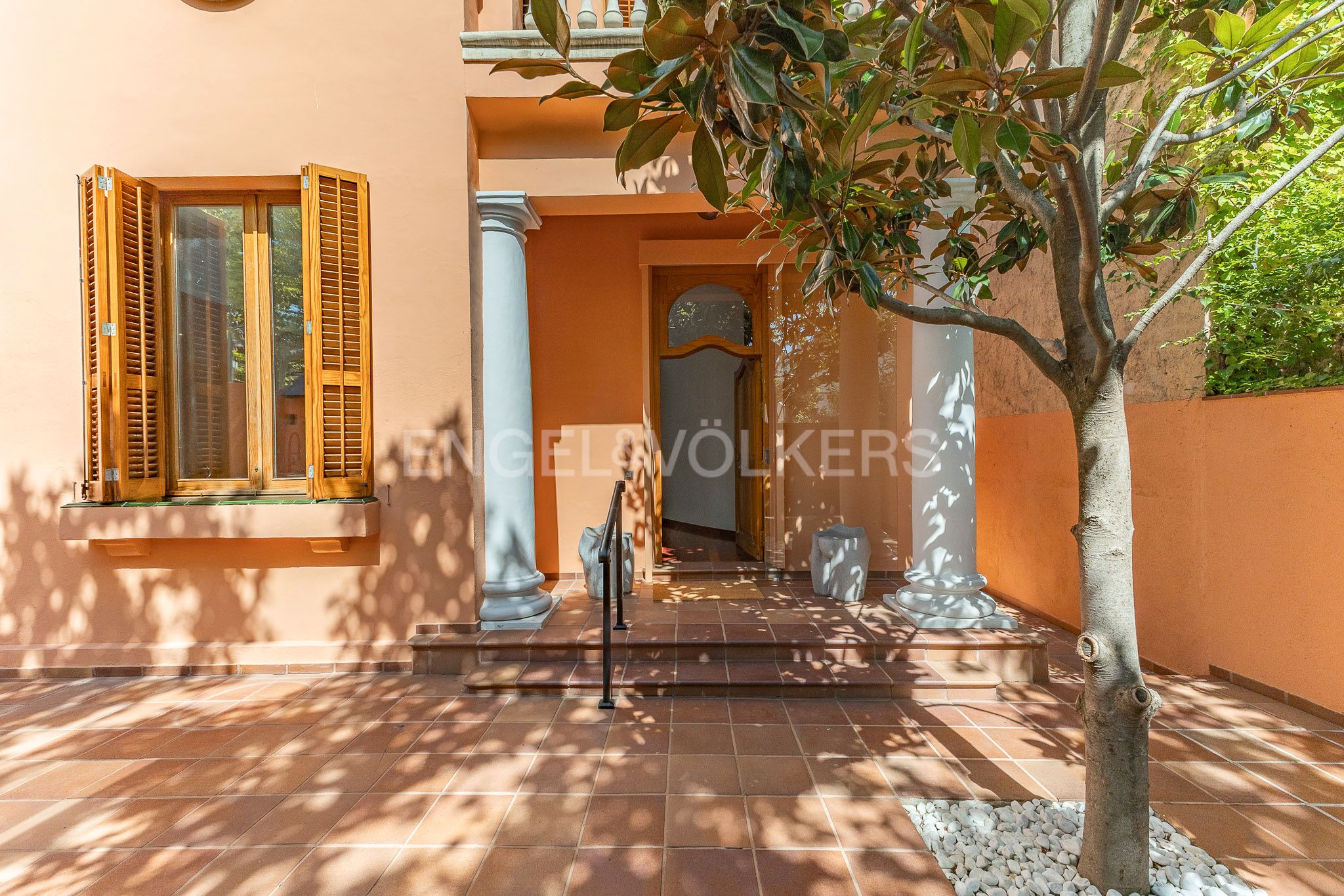 Vista exterior de Casa o xalet en venda en Sant Cugat del Vallès amb Aire condicionat, Calefacció i Jardí privat
