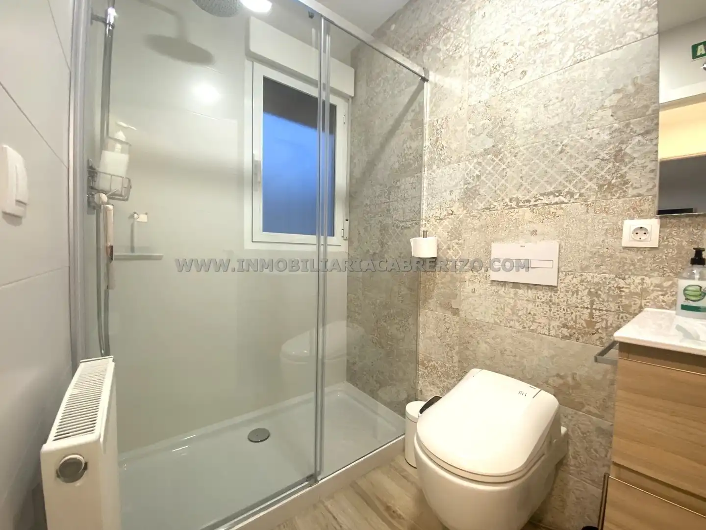 Bathroom of Flat for sale in  Pamplona / Iruña  with Heating, Furnished and Oven