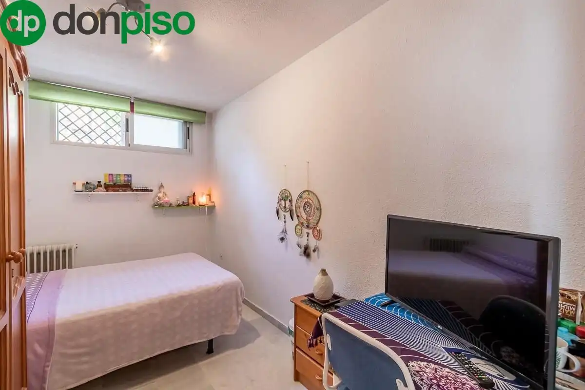 Bedroom of Flat for sale in Granada  with Heating and Storage room