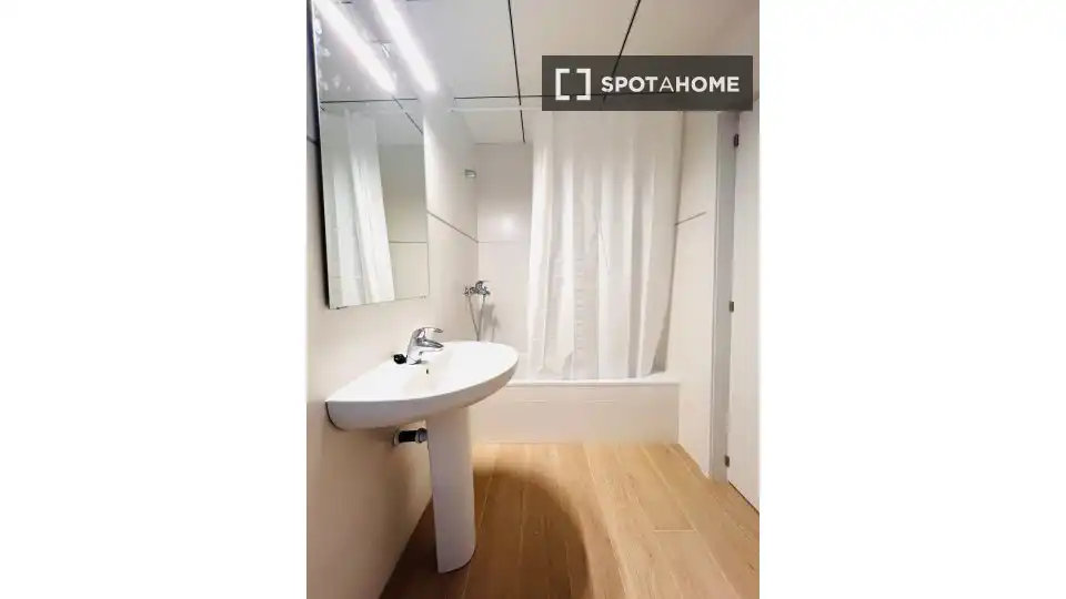 Bathroom of Flat for share in Sur