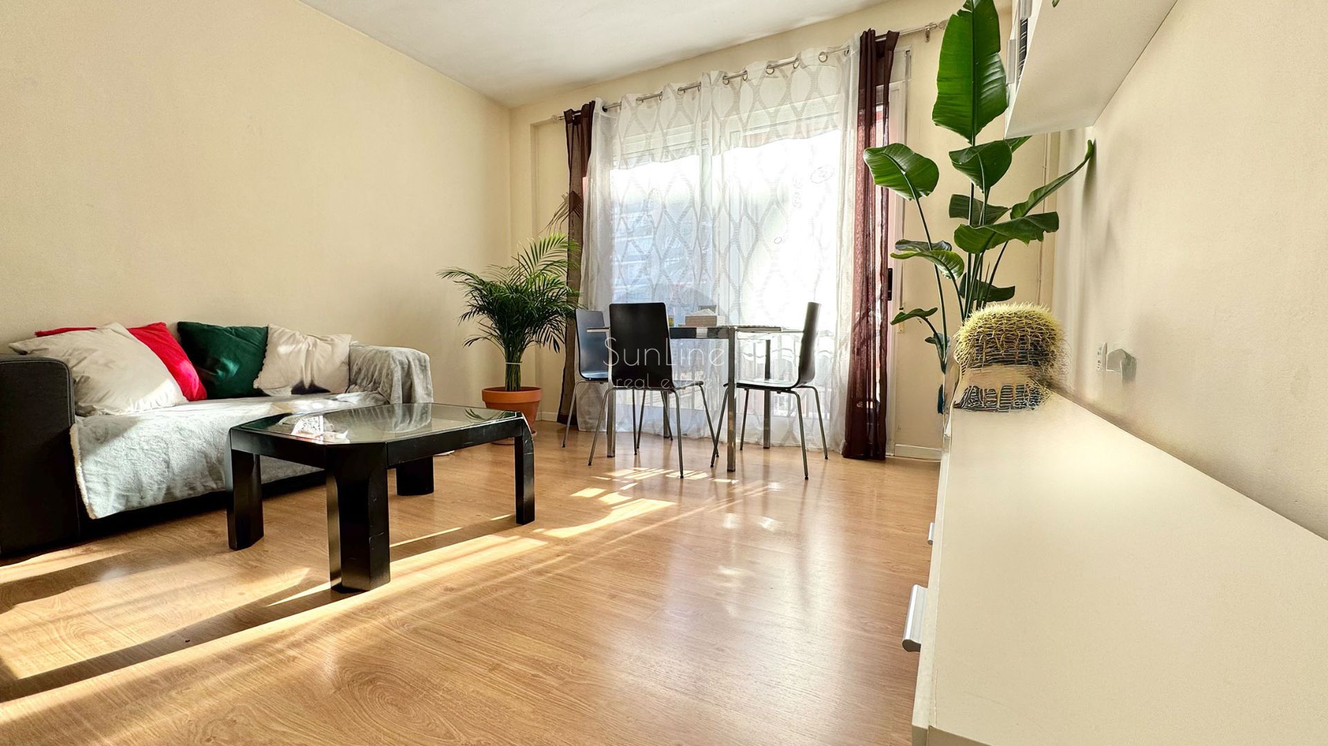 Living room of Flat for sale in  Valencia Capital  with Furnished