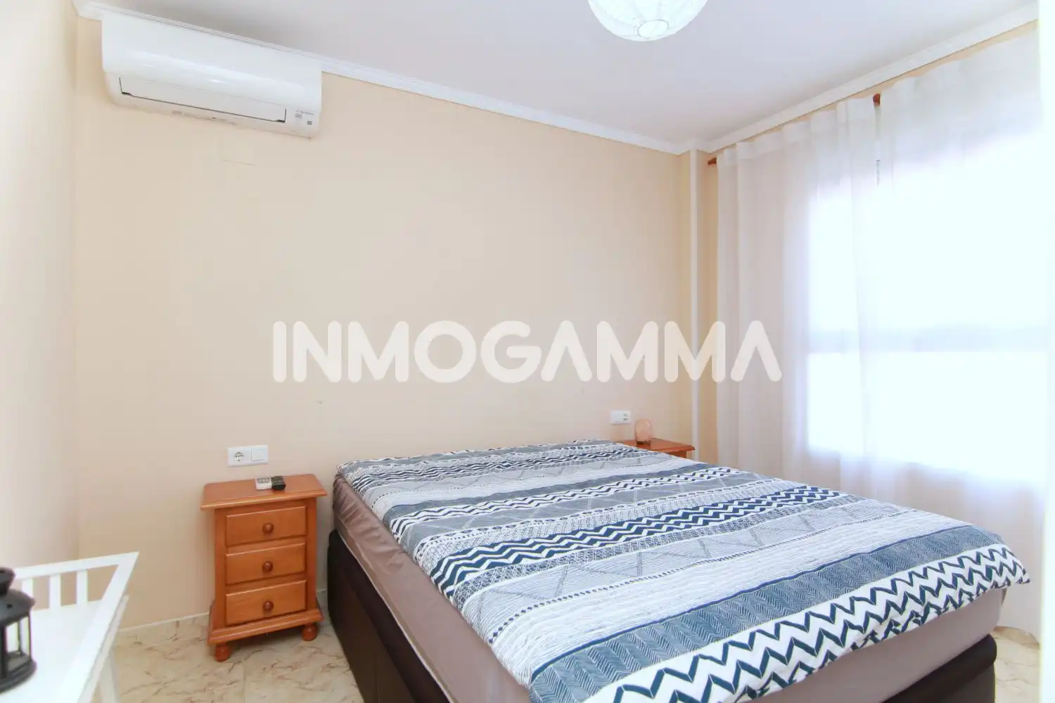 Schlafzimmer von Maisonette zum Verkauf in Cullera mit Klimaanlage, Abstellraum und Balkon