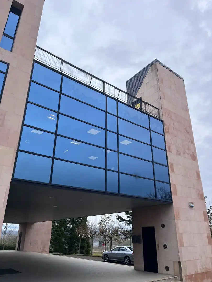 Außenansicht von Büro zum Verkauf in Vitoria - Gasteiz mit Heizung