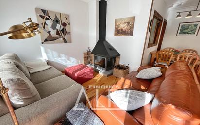 Sala d'estar de Apartament en venda en Alp amb Terrassa