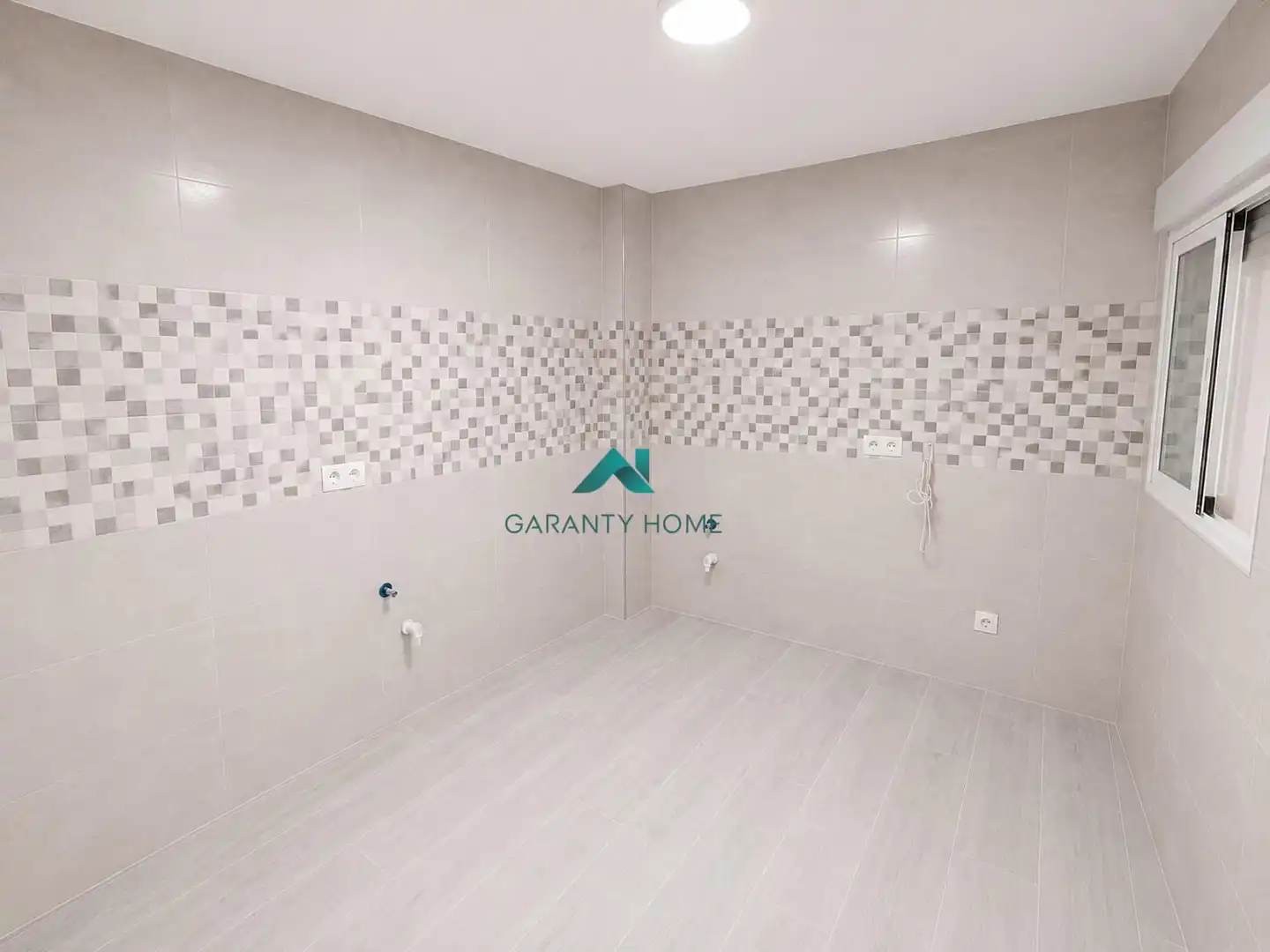 Bathroom of Flat for sale in Jaén  with Storage room, Furnished and Balcony
