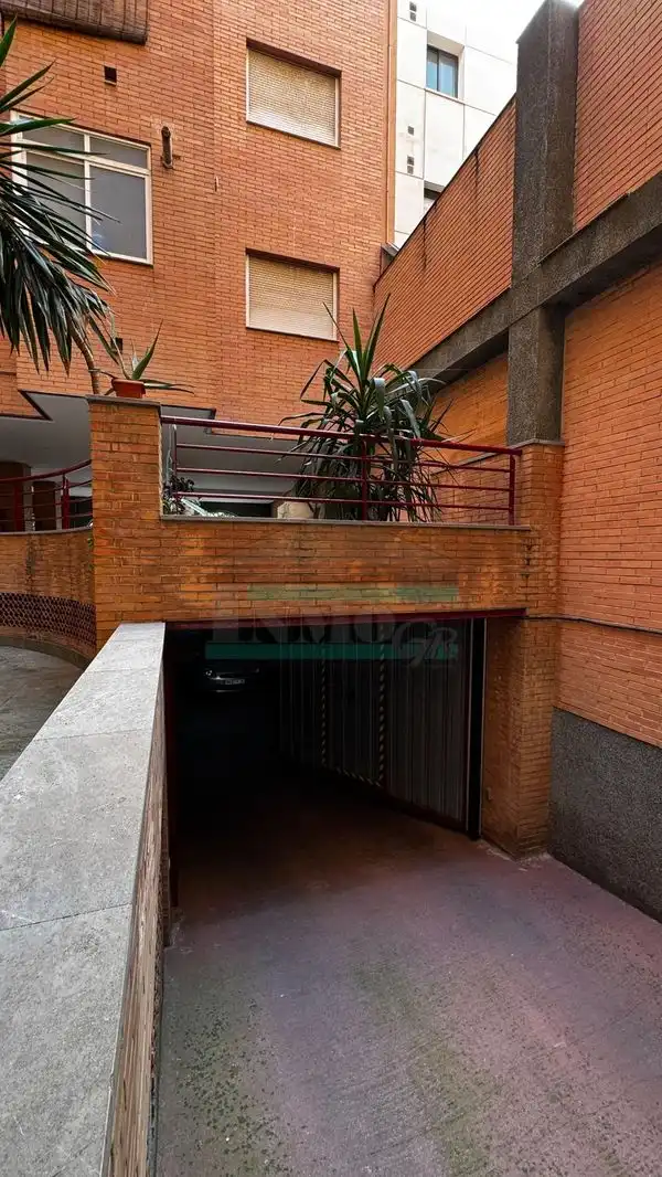 Außenansicht von Wohnung zur Miete in Granada mit Klimaanlage, Heizung und Waschmaschine