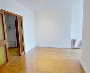 Bedroom of Flat to rent in  Madrid Capital  with Air Conditioner and Swimming Pool