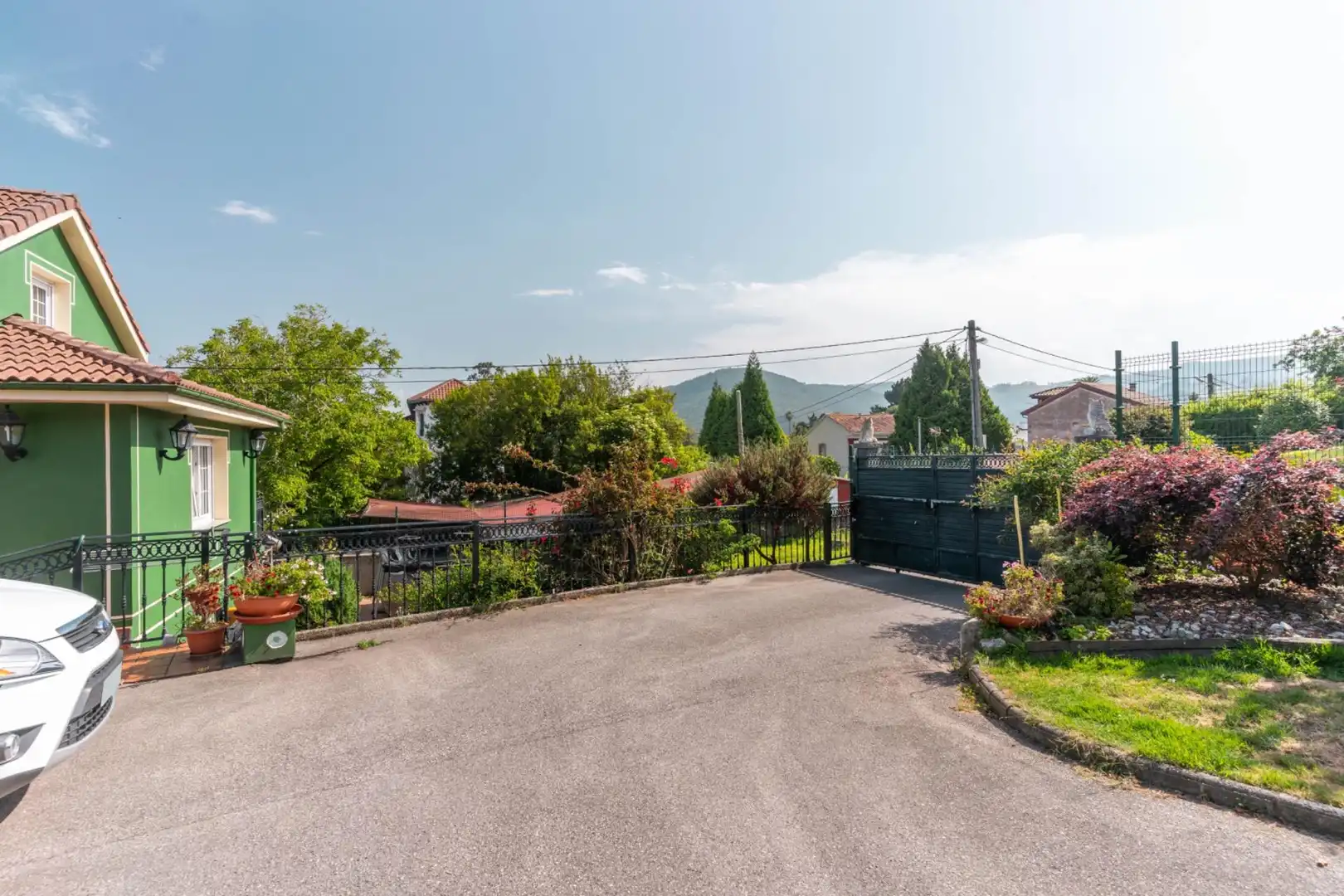 Vista exterior de Casa o xalet en venda en Muros de Nalón amb Calefacció, Jardí privat i Terrassa