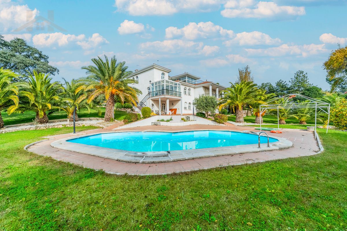 Swimming pool of House or chalet for sale in Boadilla del Monte  with Heating, Private garden and Terrace
