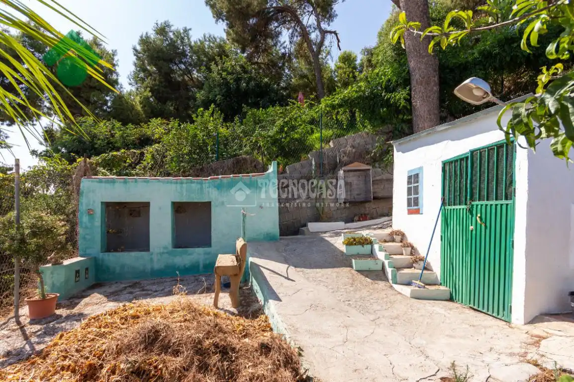 Vista exterior de Finca rústica en venda en Nerja amb Jardí privat, Terrassa i Piscina