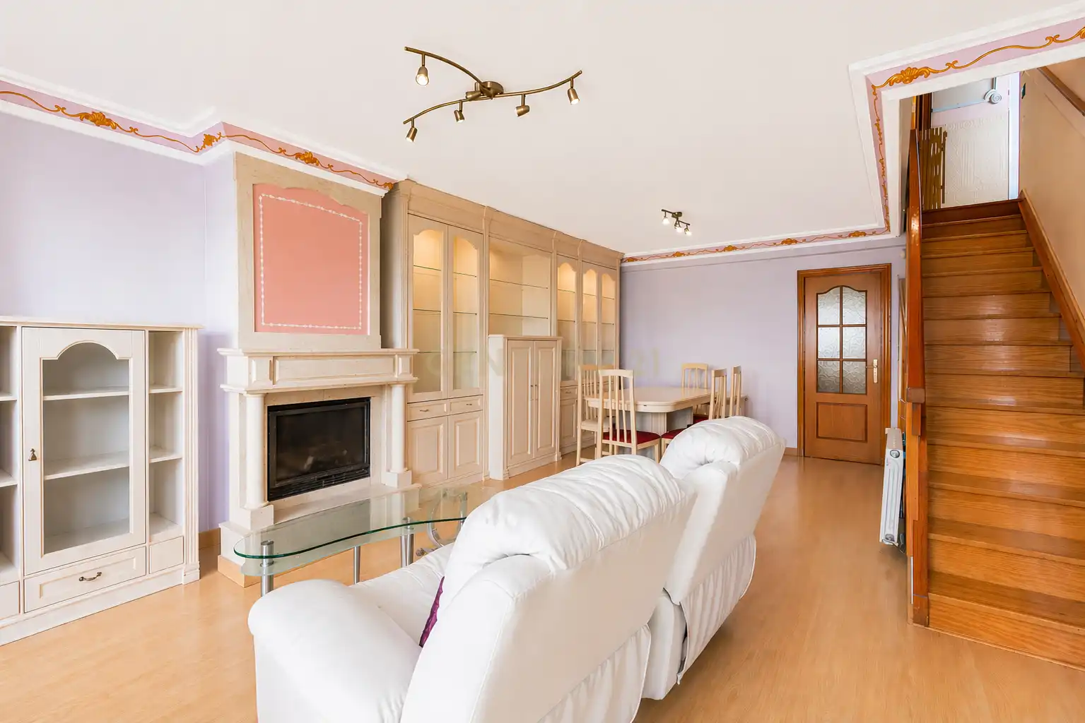 Sala de estar de Casa adosada en venta en La Nucia con Aire acondicionado, Trastero y Piscina