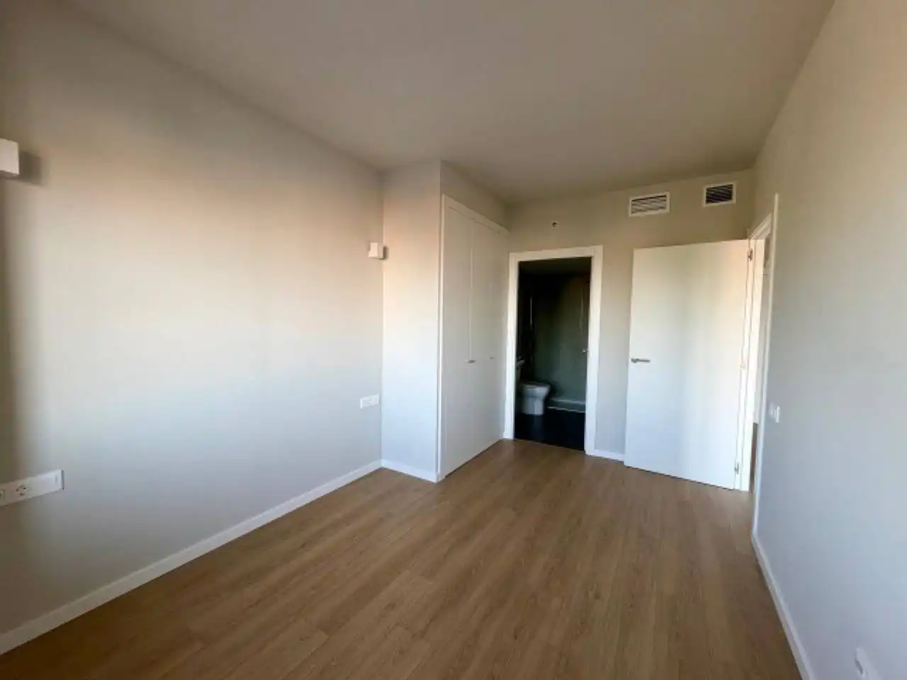 Bedroom of Flat for rent in Terrassa  with Air Conditioner, Heating and Parquet flooring