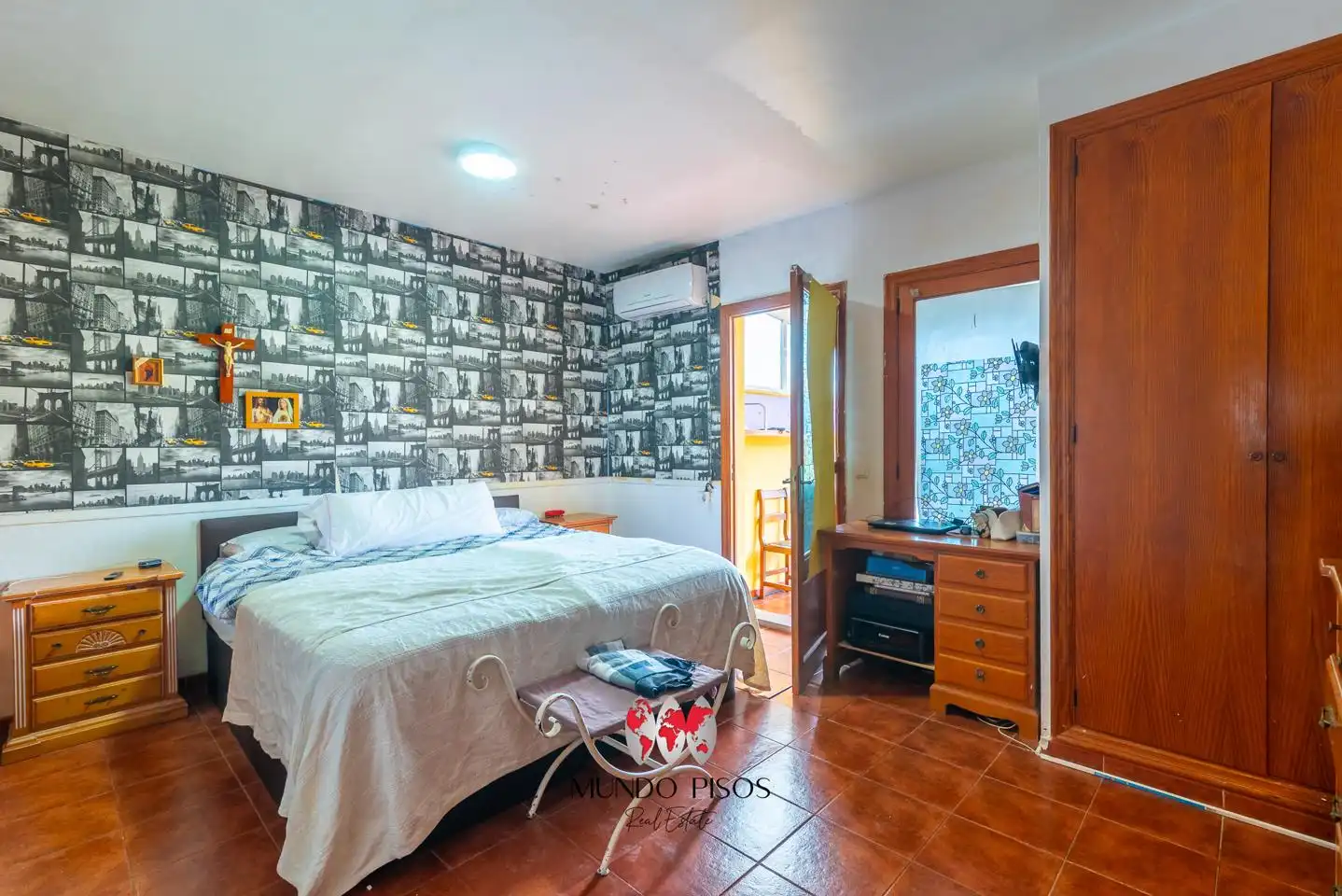 Schlafzimmer von Einfamilien-Reihenhaus zum Verkauf in Consell mit Klimaanlage, Heizung und Privatgarten