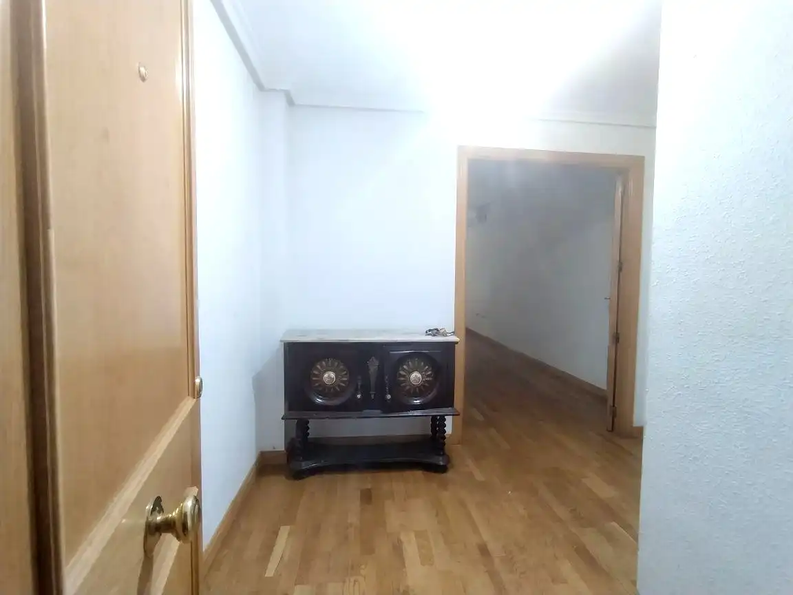 Wohnung zum Verkauf in Mérida mit Klimaanlage, Abstellraum und Balkon