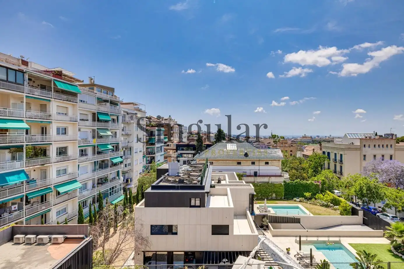 Vista exterior de Àtic en venda en Barcelona