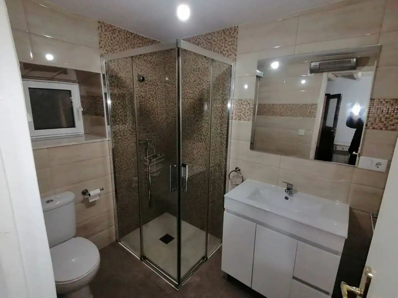 Baño de Casa adosada en venta en El Bodón  con Calefacción y Amueblado