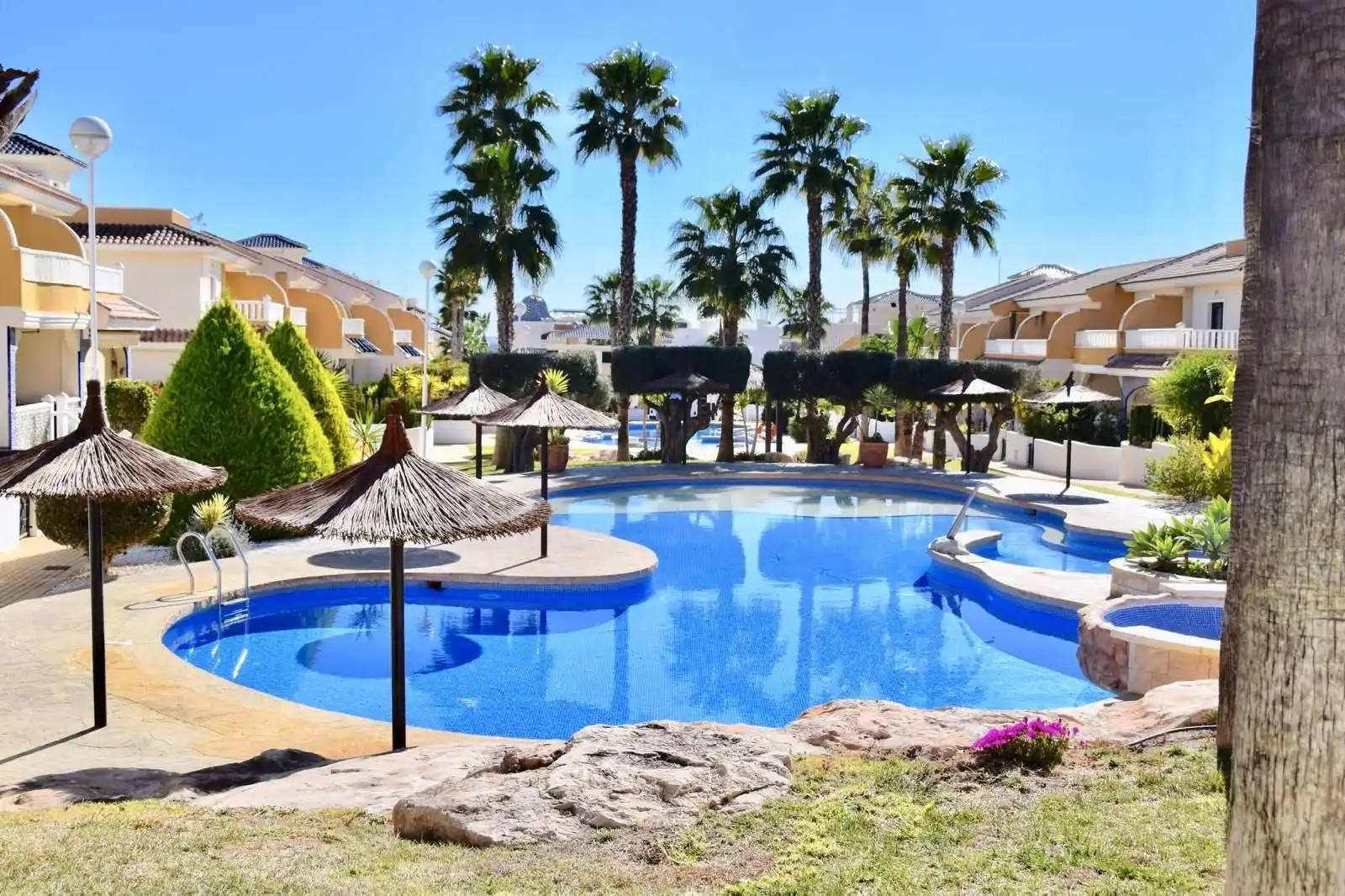 Piscina de Piso de alquiler en Rojales con Aire acondicionado, Calefacción y Terraza