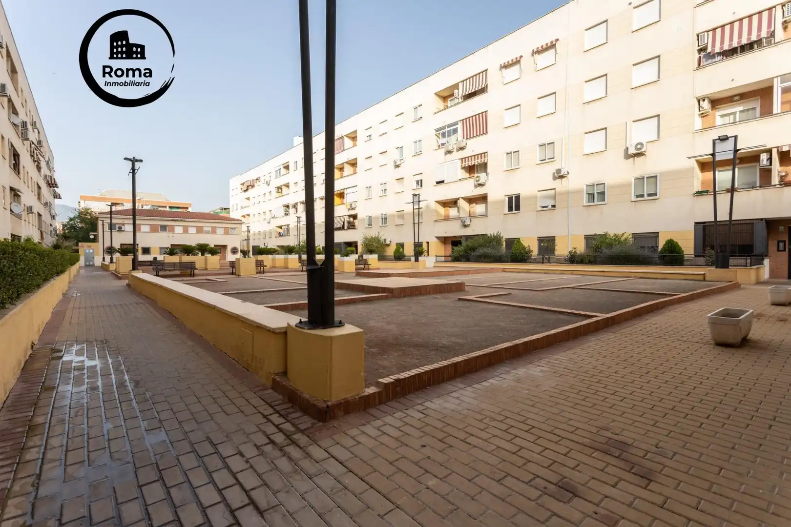 Parking de Piso en venta en Granada con Calefacción, Terraza y Amueblado