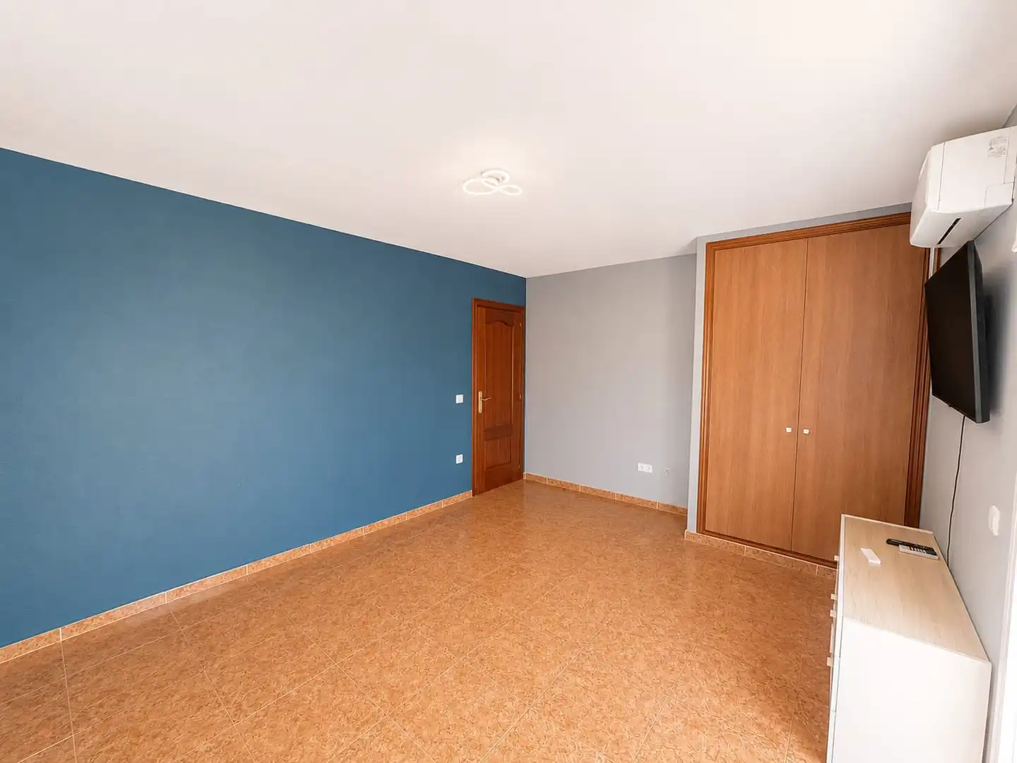 Habitación de Casa adosada en venta en Mont-roig del Camp con Aire acondicionado, Terraza y Amueblado