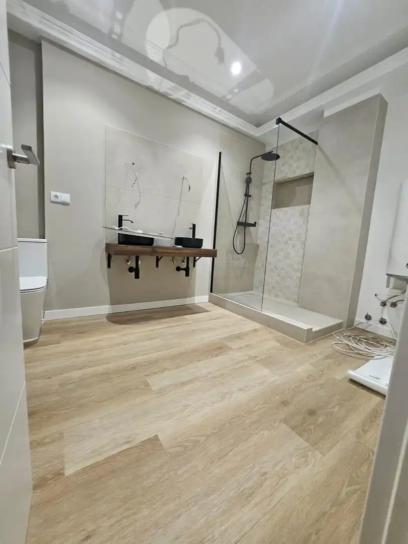 Badezimmer von Wohnung zum Verkauf in Santander