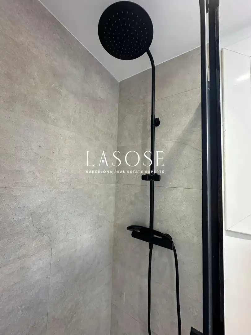 Bathroom of Flat for rent in L'Hospitalet de Llobregat  with Furnished and Balcony