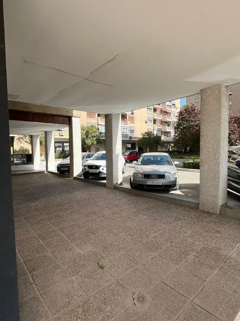 Piso en venta en Calle de Luis Bermejo, 6, Romareda