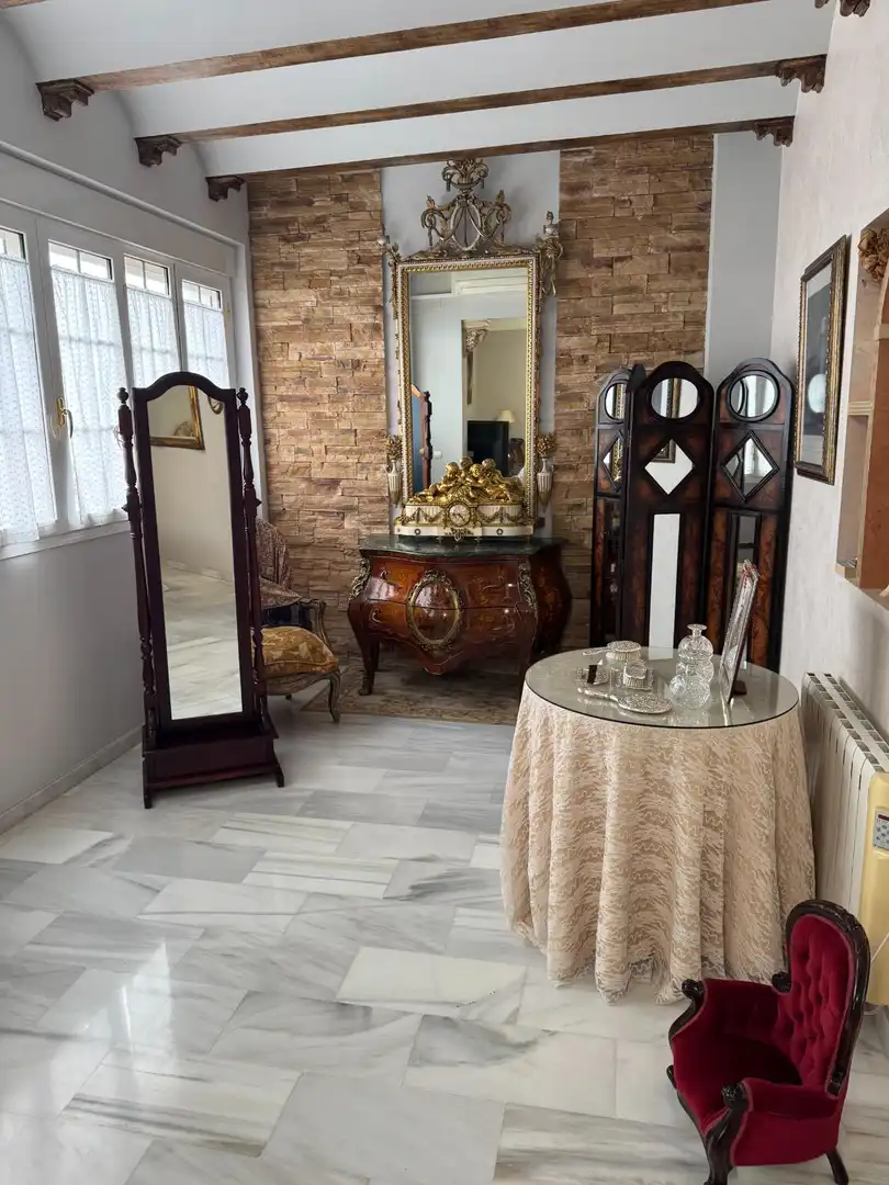 Casa adosada en venda en Morón de la Frontera amb Aire condicionat, Jardí privat i Moblat