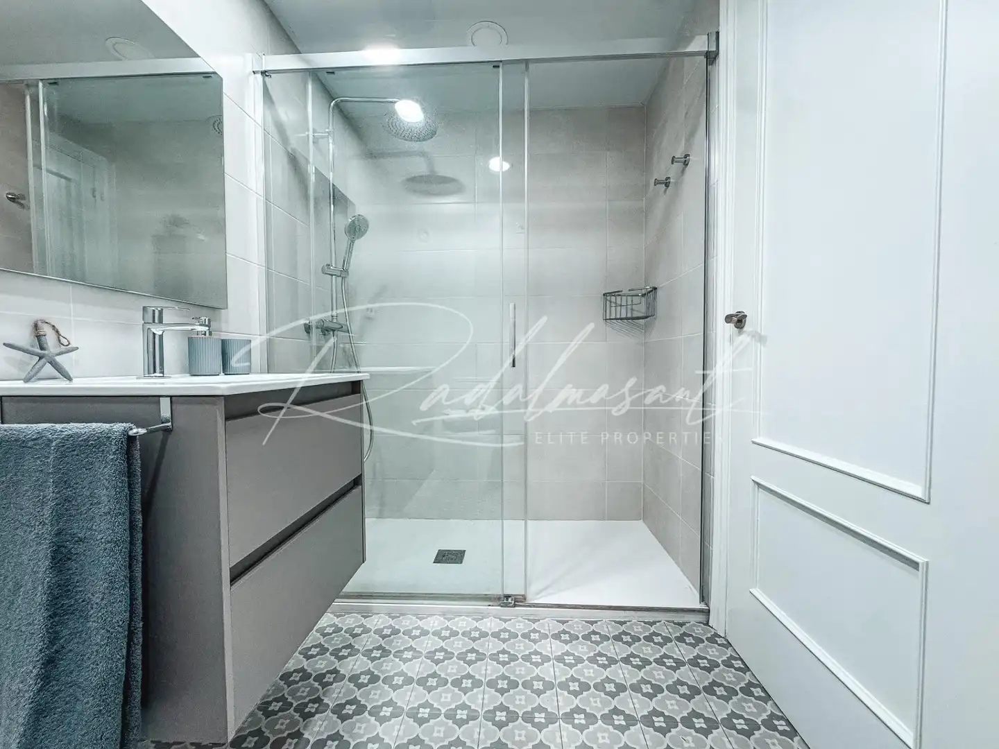 Badezimmer von Wohnung zum Verkauf in Tarragona mit Klimaanlage, Heizung und Terrasse