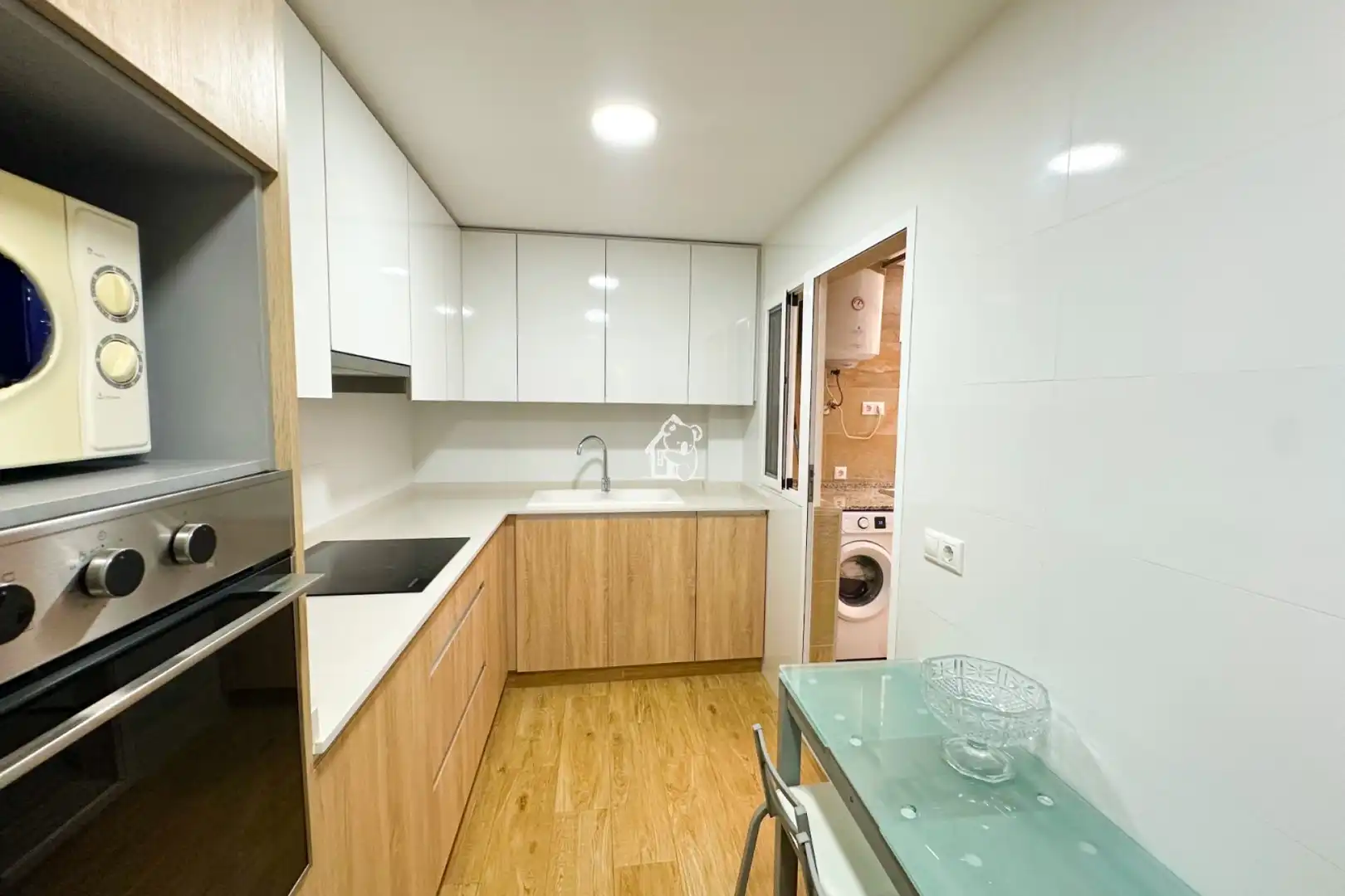 Cuina de Apartament de lloguer en Torrevieja amb Terrassa, Moblat i Forn