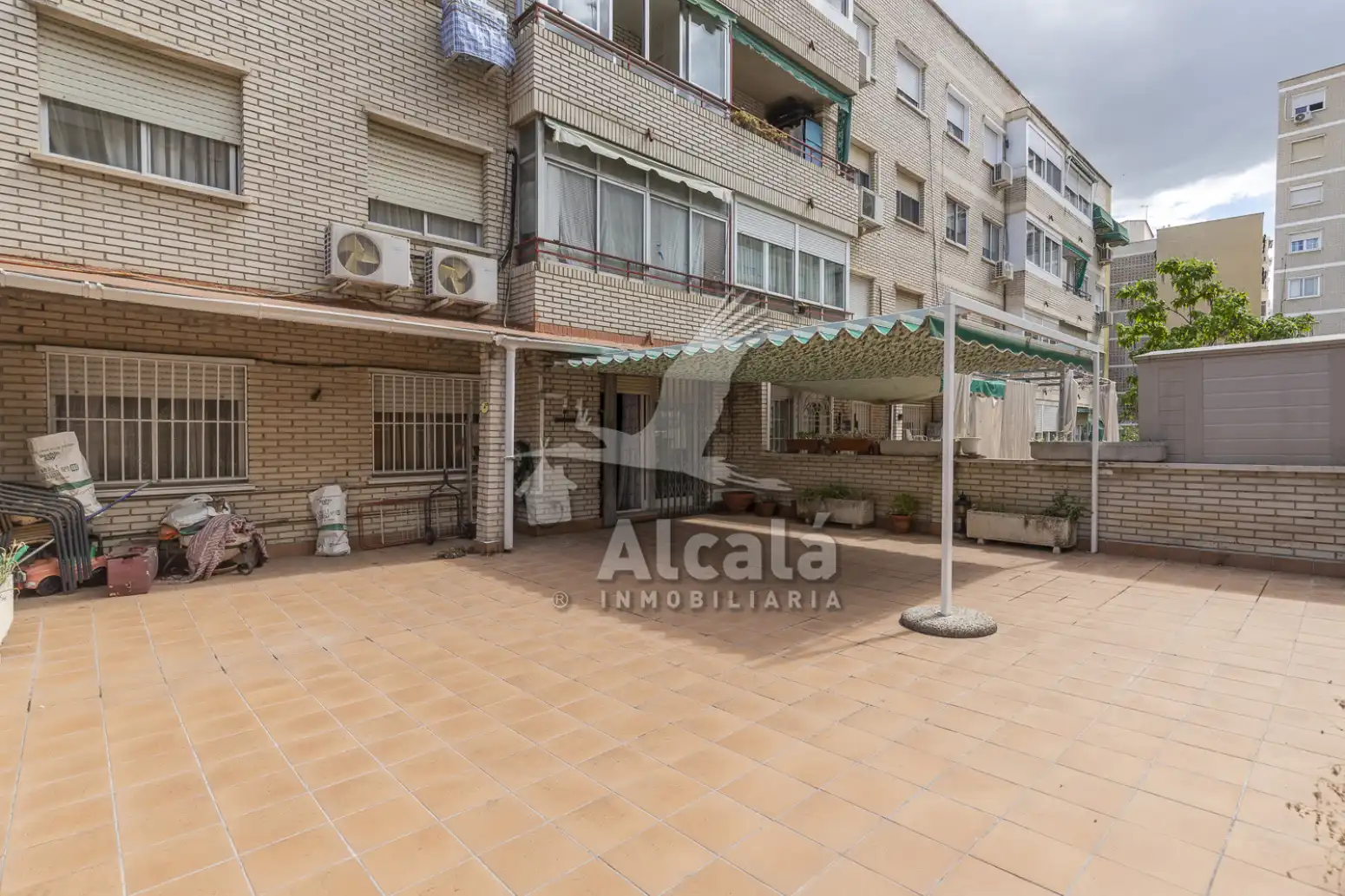Außenansicht von Wohnung zum Verkauf in Alcalá de Henares mit Heizung und Terrasse
