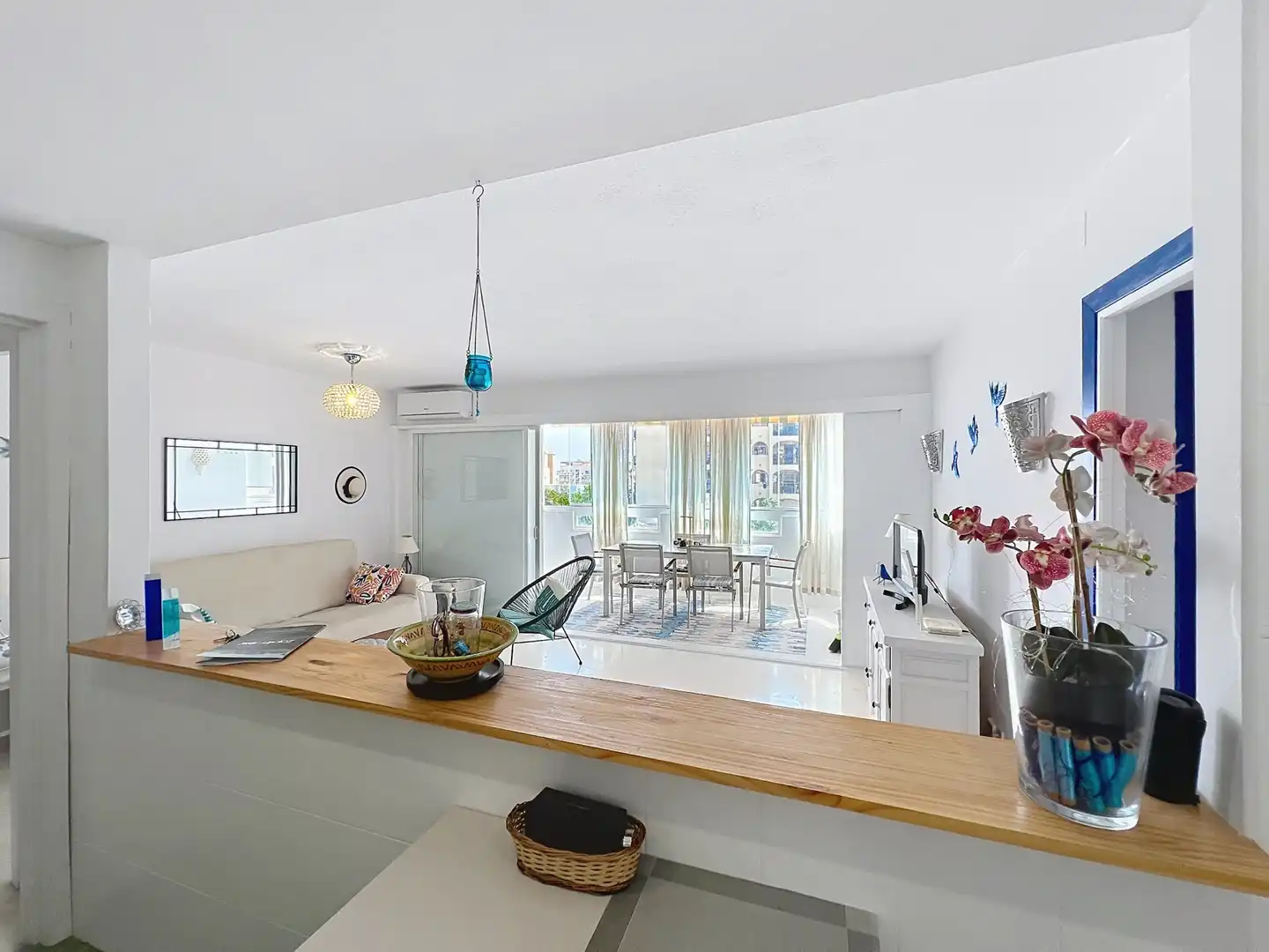 Sala d'estar de Apartament en venda en Manilva amb Aire condicionat i Moblat