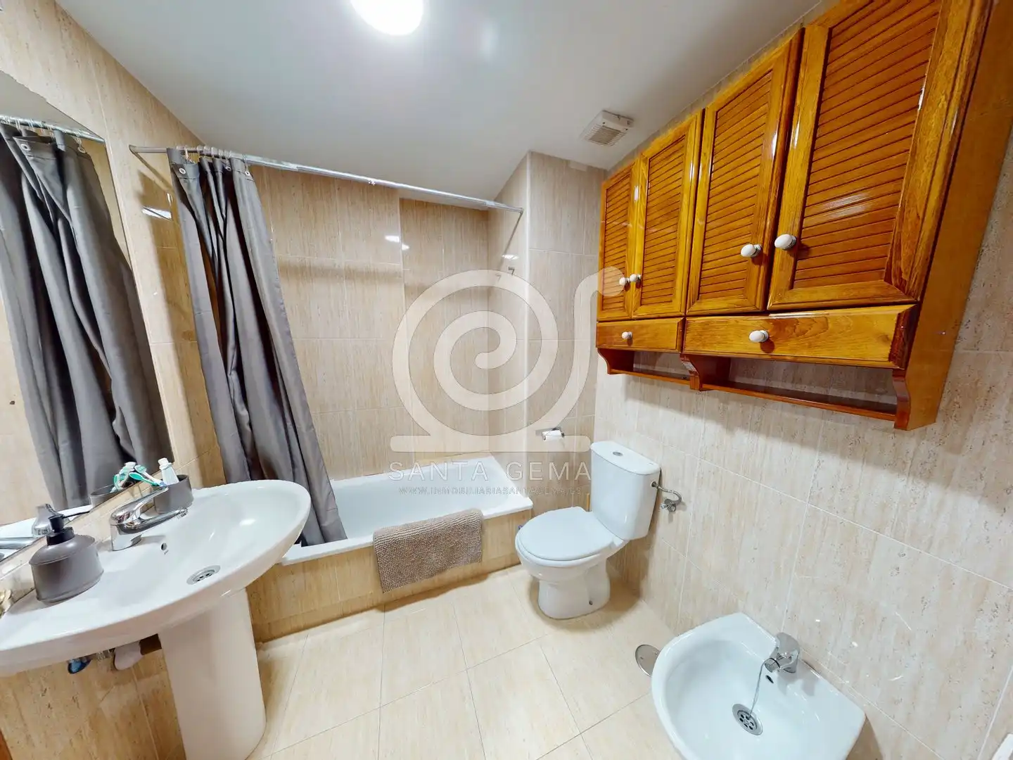 Badezimmer von Dachboden zum Verkauf in A Coruña Capital  mit Heizung