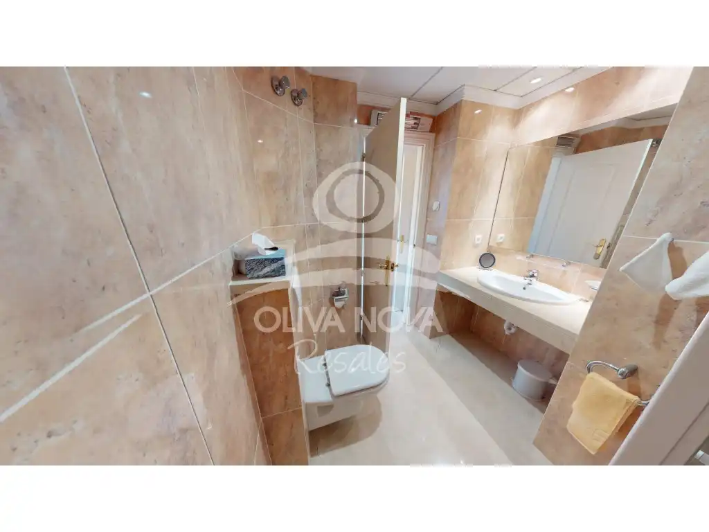 Bathroom of Attic for sale in Oliva  with Terrace, Swimming Pool and Furnished
