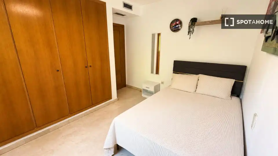 Bedroom of Flat for share in Valencia  with Air Conditioner, Heating and Furnished
