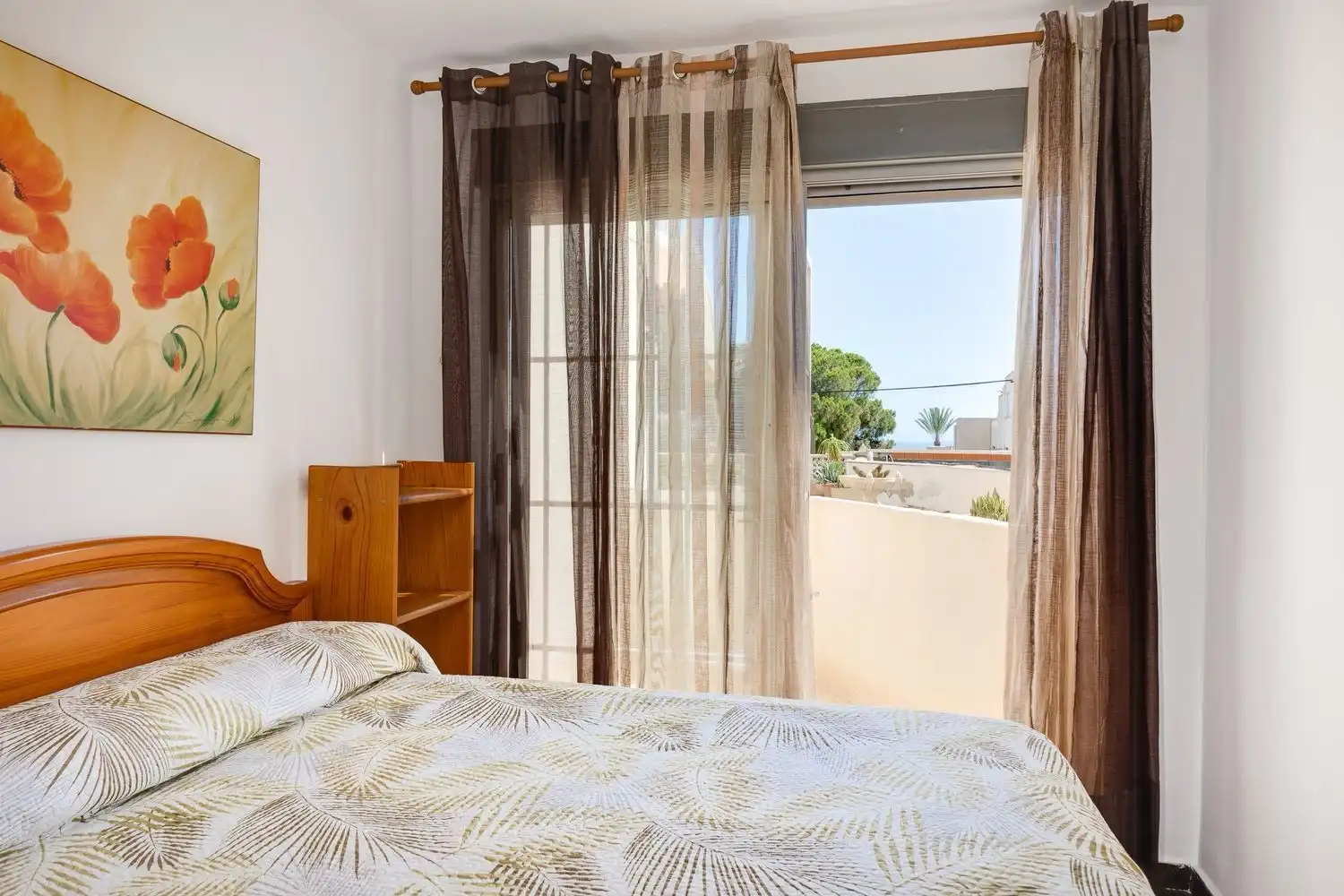 Habitación de Apartamento de alquiler en Torrevieja con Amueblado, Lavadora y Microondas