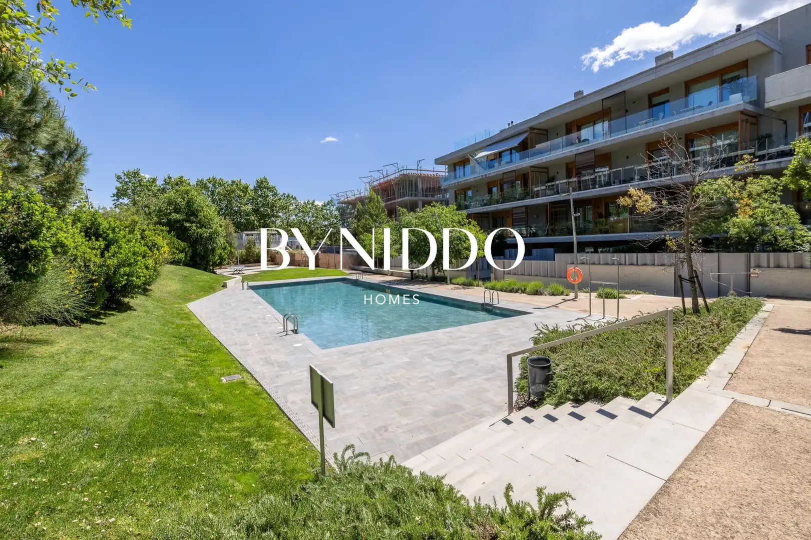 Vista exterior de Planta baixa en venda en Sant Cugat del Vallès amb Aire condicionat, Calefacció i Jardí privat